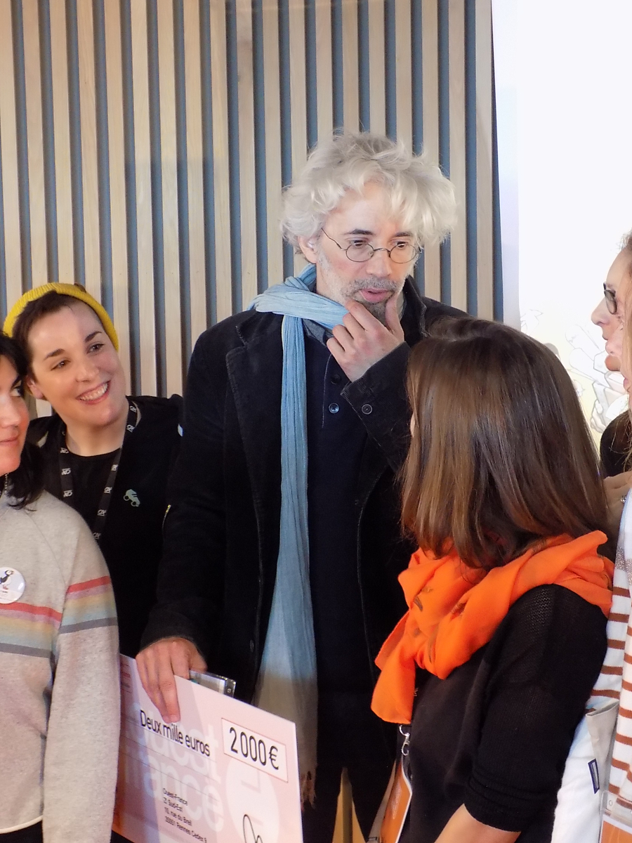 Simon Hureau reçoit le Prix Ouest-France Quai des Bulles 2022